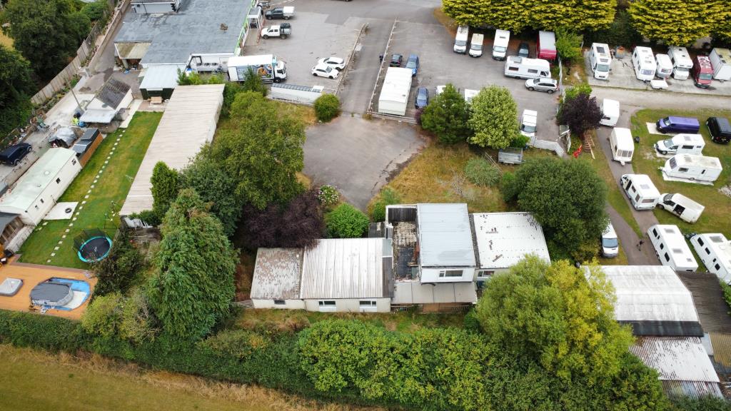 Lot: 57 - HOUSE, BUNGALOW AND CHALETS WITH POTENTIAL - Aerial of the Lot